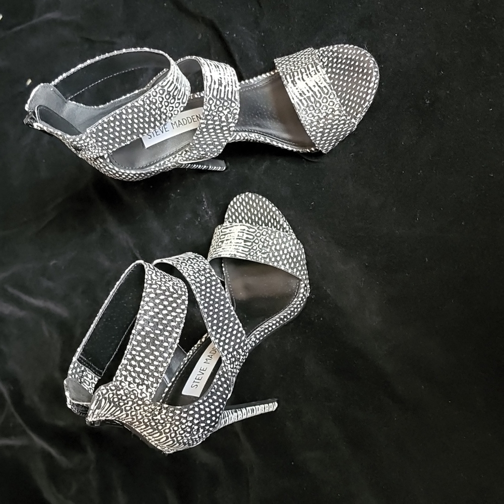 NWOT STEVE MADDEN HIGH HEELS